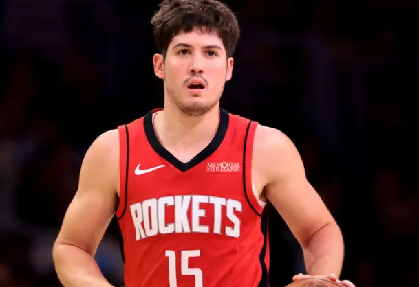 说下谢泼德不投传给阿门的球这球确实是个机会，可惜不适合谢泼德投，谢泼德投篮节奏