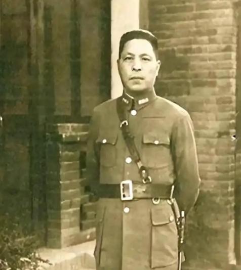 1947年11月，解放军给郏县的国军中将武庭麟送去劝降信，武庭麟下令将送信