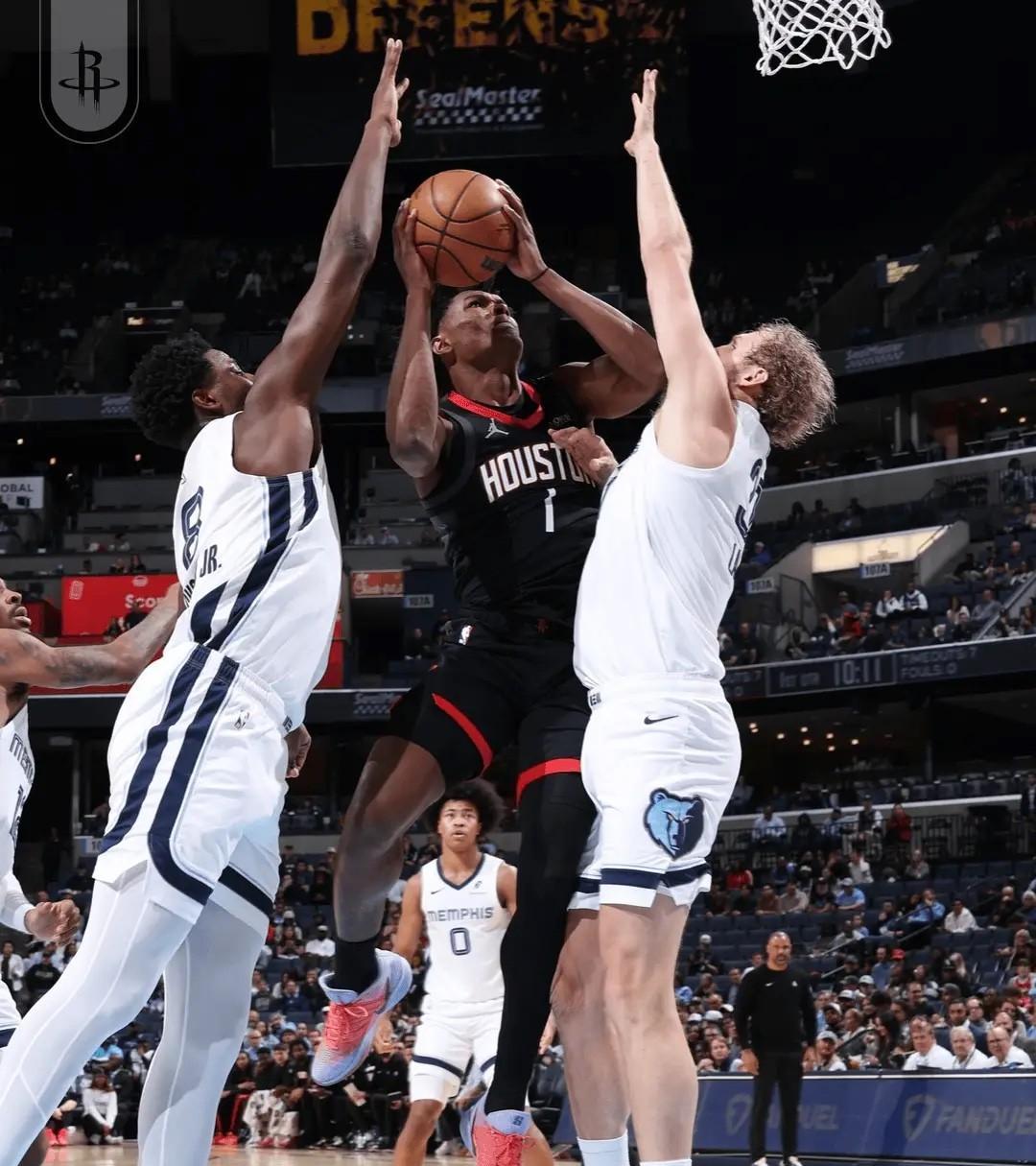 火箭124-109兵不血刃战胜灰熊，豪取5连胜，连胜场次排名联盟第二，仅次于雷霆