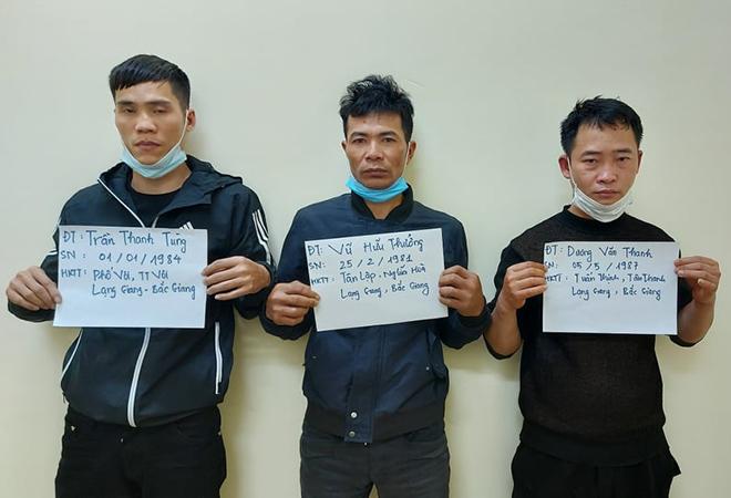 越南公安部刑警局协同北江省警方，捣毁了一起非法买卖军用武器案件将枪支从柬埔寨贩