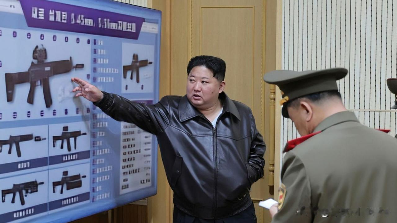 朝鲜的新款突击步枪海报的顶部清楚地读出“新设计的口径5.45mm和5.56mm