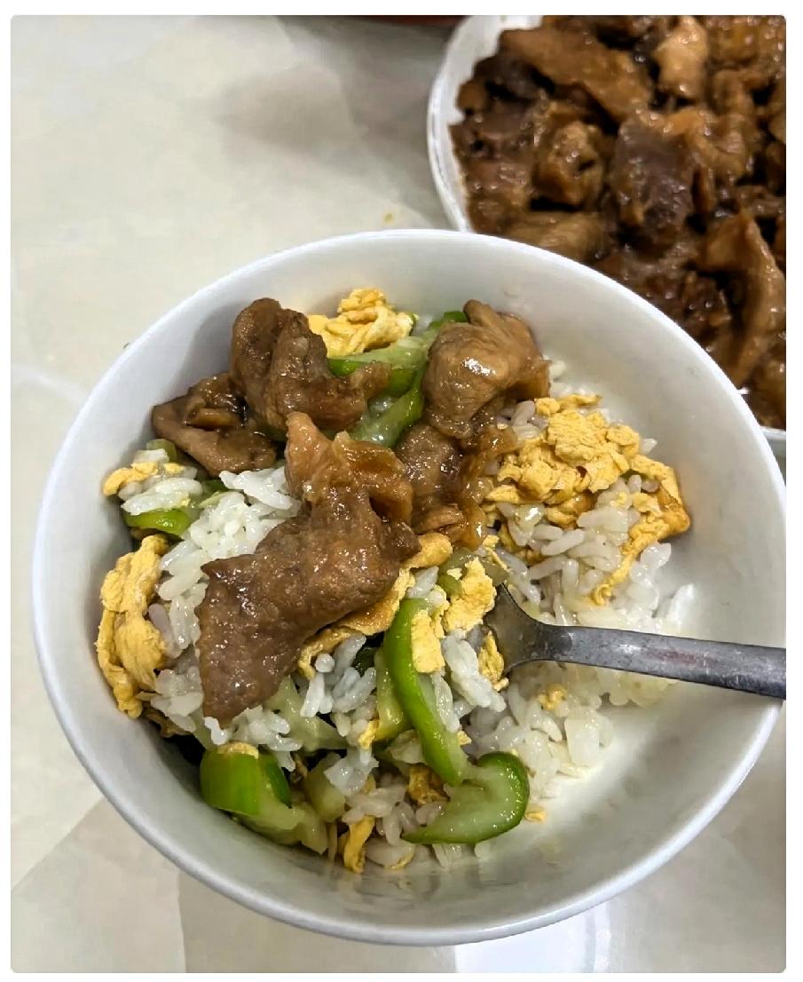 见过不少减肥踩坑的人，真心劝一句。特别是女人，每天千万不要为了追求瘦而美，减