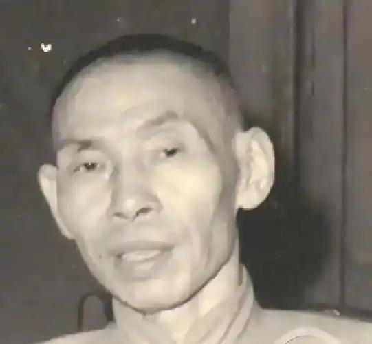 据资料记载，大律师秦联奎到杜月笙赌场玩，输了4000块大洋，没钱支付，只好开支票