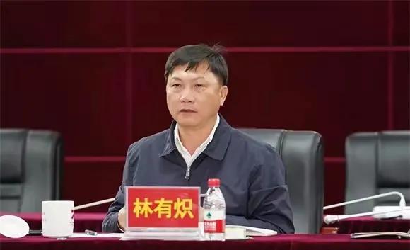 海南多名干部违规收喝茅台，终于向收烟酒下手了！这无疑是一个强烈的信号，预示着