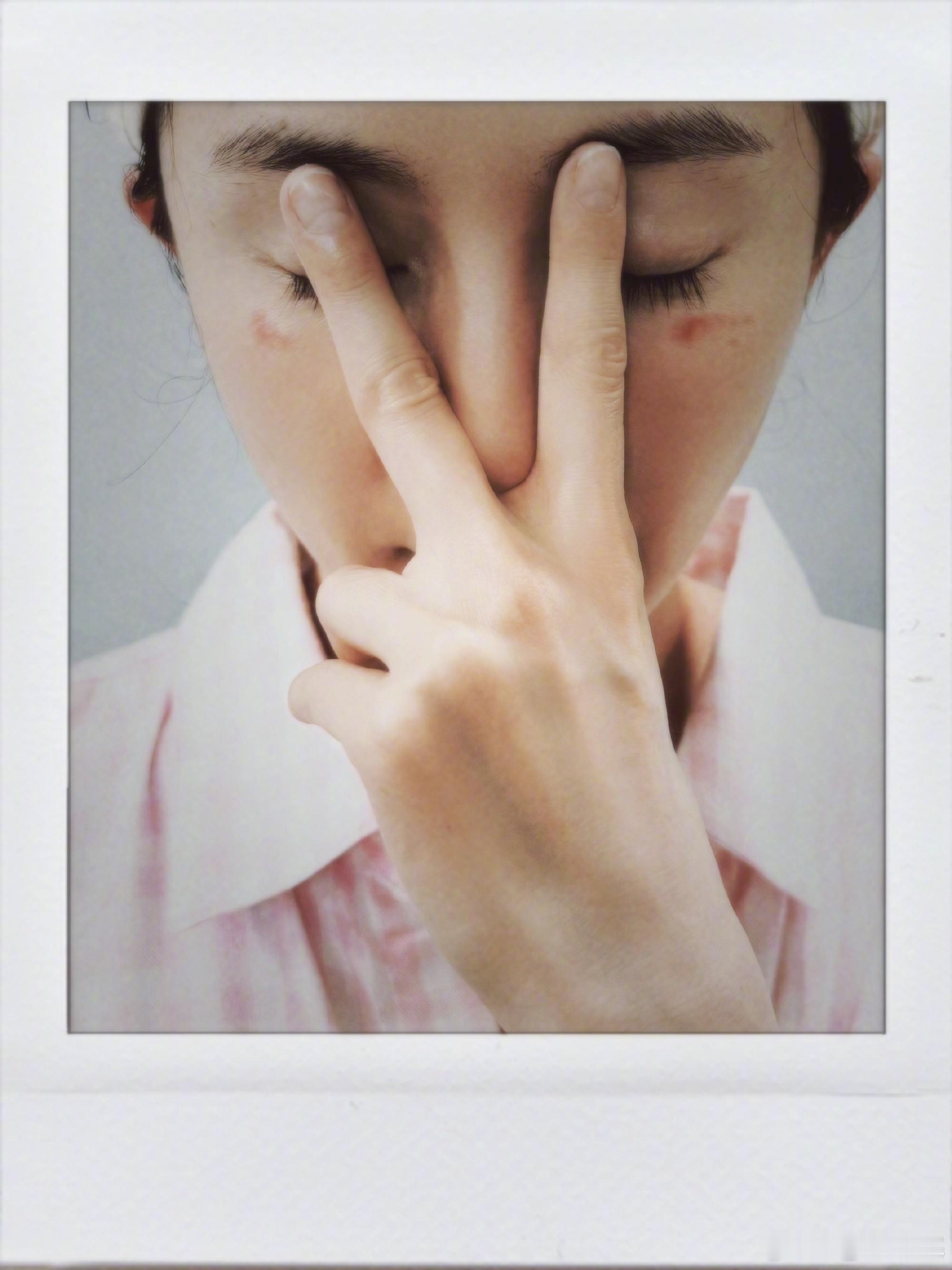 蒸汽眼罩怎么还咬人杨幂脸被蒸汽眼罩烫伤了杨幂说蒸汽眼罩咬我