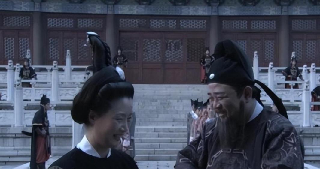700年，76岁武则天来看望临死前的狄仁杰。想不到，70岁狄仁杰提出一个过分的要