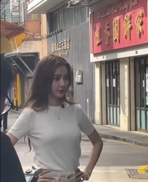 Angelababy颜值逆袭回嫩模时期