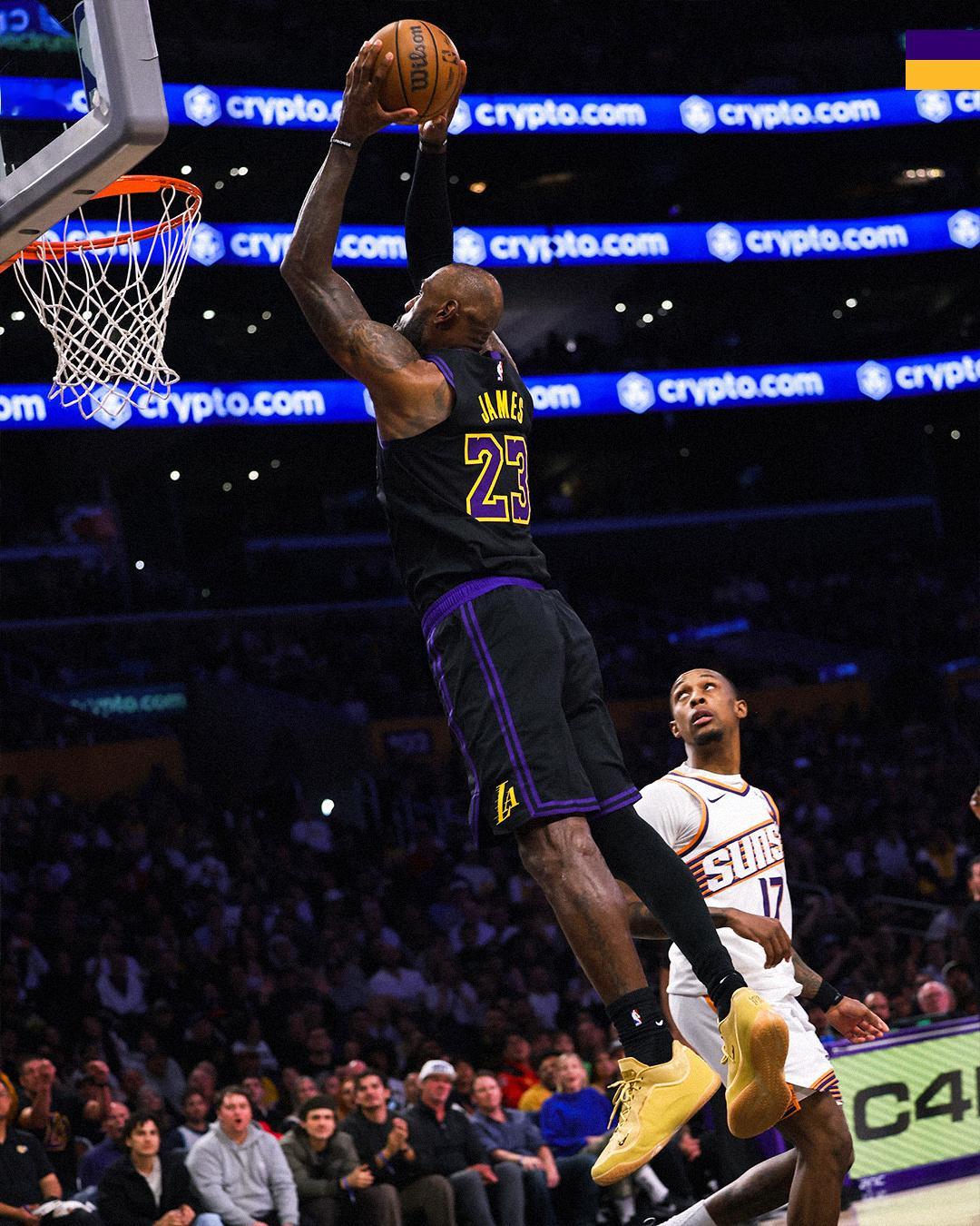 牛逼！詹姆斯又打出一场赛季代表作！！！——全场出战32分钟——16投10中，三分