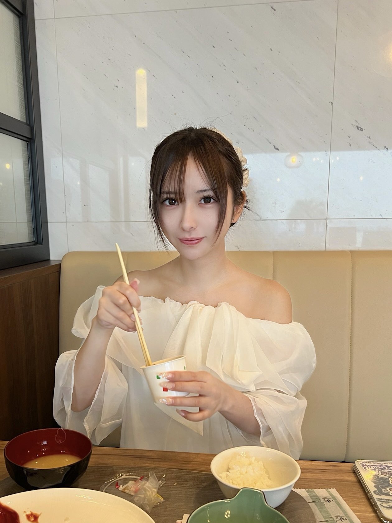 见了两个相亲对象，选谁比较好