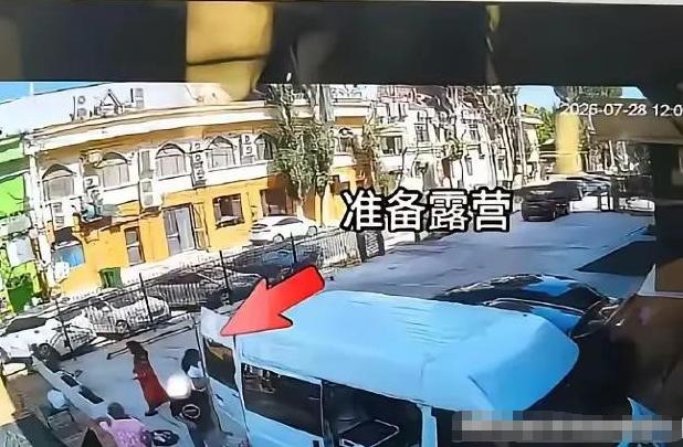 据传重庆王先生转战西藏，当地民宿、酒店集体拉黑拒绝接待。据网友消息从伊犁离开