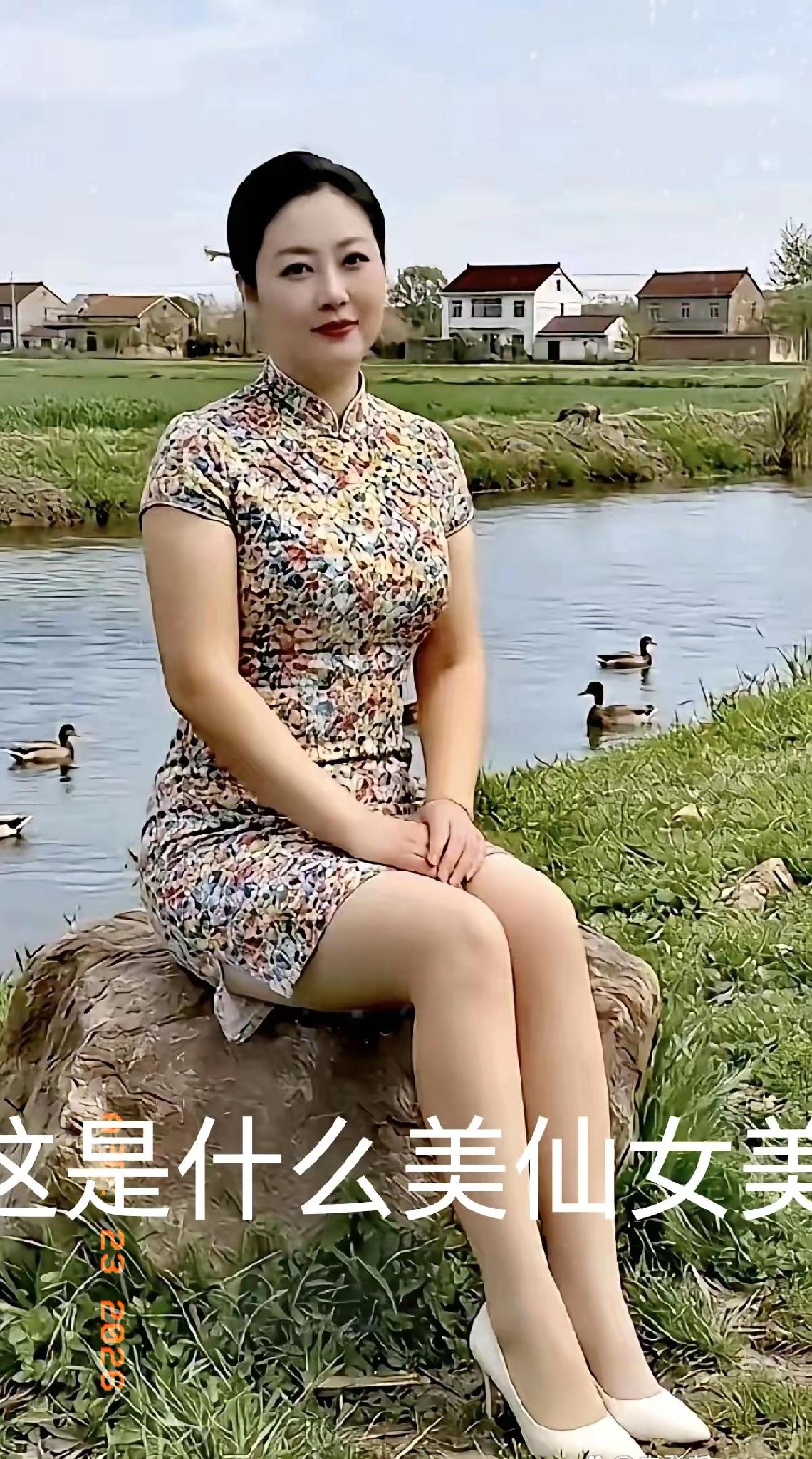 丰满美女，性感妖娆，漂亮赛貂蝉，丰满超玉环。五官端正文雅大气，体态丰腴润圆，这般