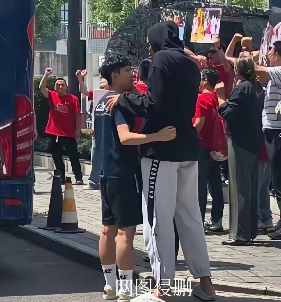 四川女篮大外援坎贝奇未随队出征，证明因伤无法参加冠军最后一战，这对四川女篮来说不