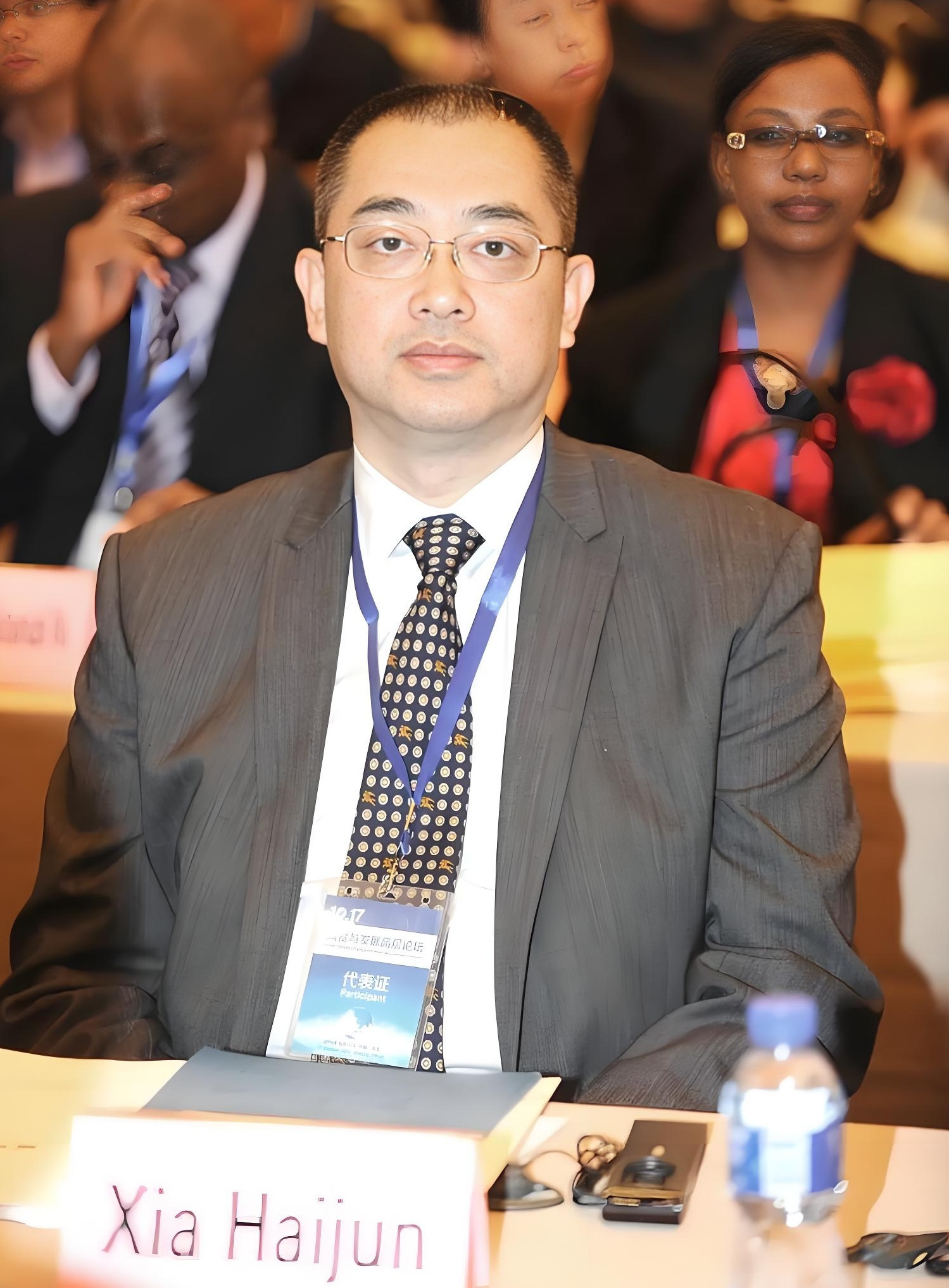 狐狸尾巴终于被揪住了，而这个狐狸就是恒大曾经的二当家“夏海钧”。许家印和恒大之所以能吹出2万亿的泡沫
