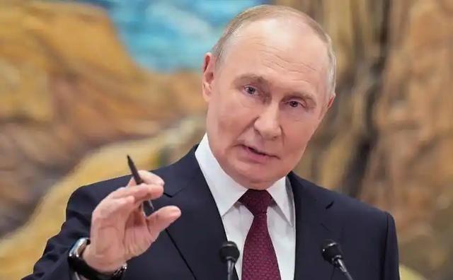 越买越少，普京没法再装看不见！2025年中俄贸易大幅度下降，据中国海关总署公布的