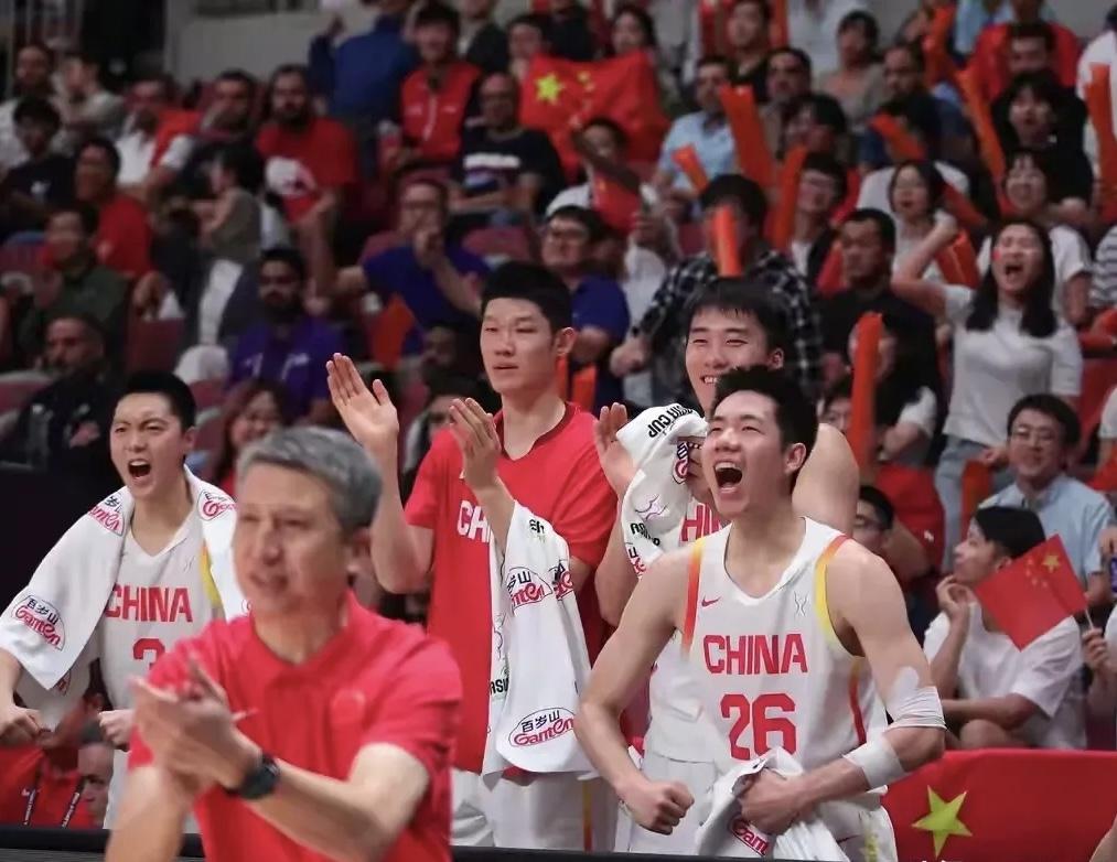 澳达利亚90-89男篮夺冠：3国主教练“惊讶”了伊朗男篮主教练：太棒了，简直