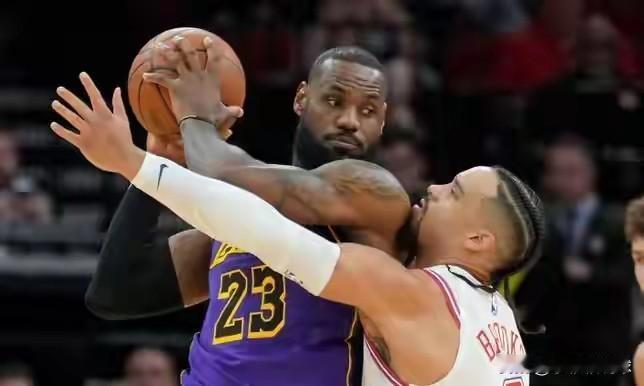 反超马刺，直逼火箭！湖人2分险胜太阳，赛后还有3个好消息:一、球队战绩升至