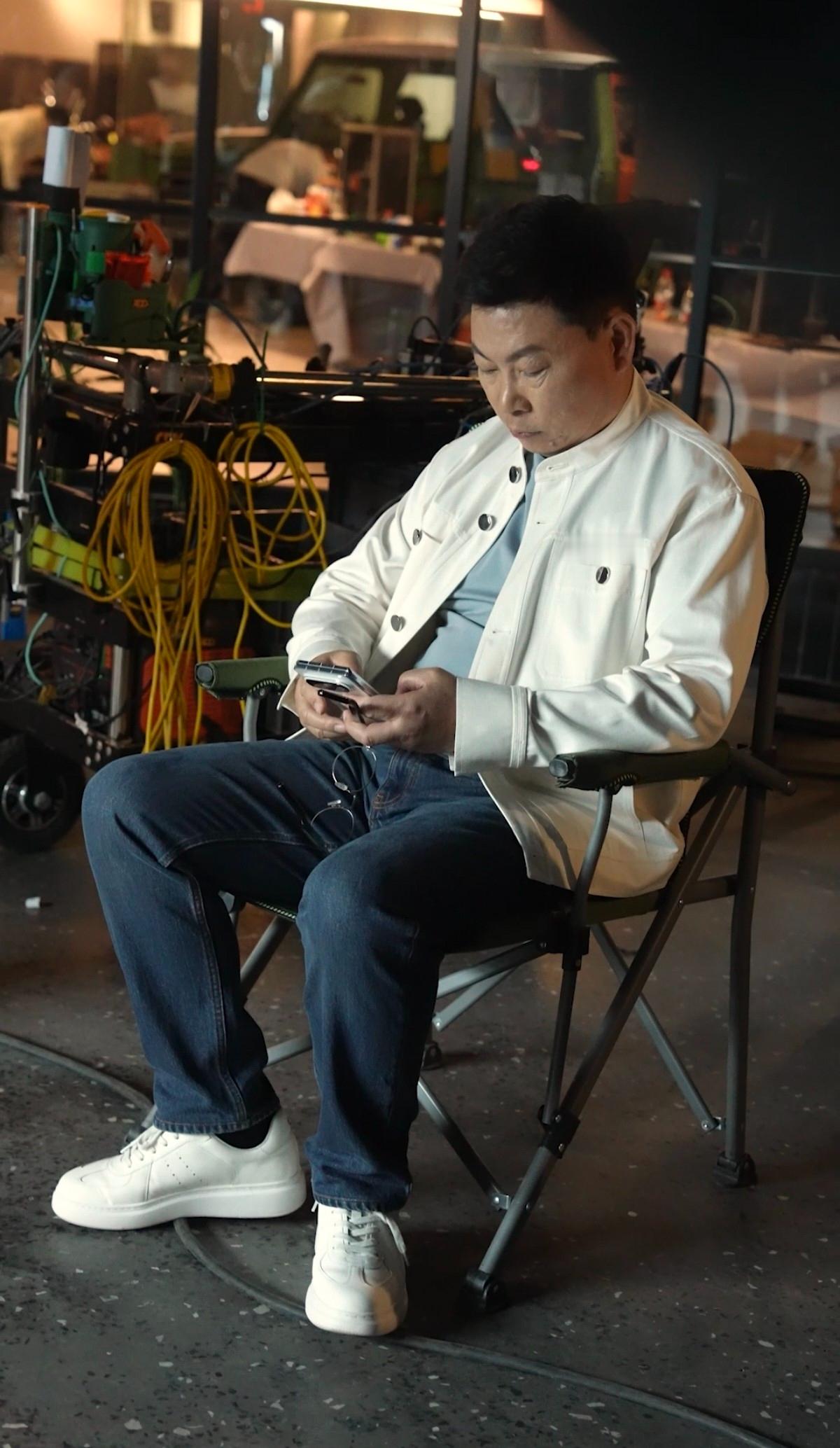 余承东首曝大阔折真机华为官宣大阔折命名PuraXMax4月13日，余总和华为