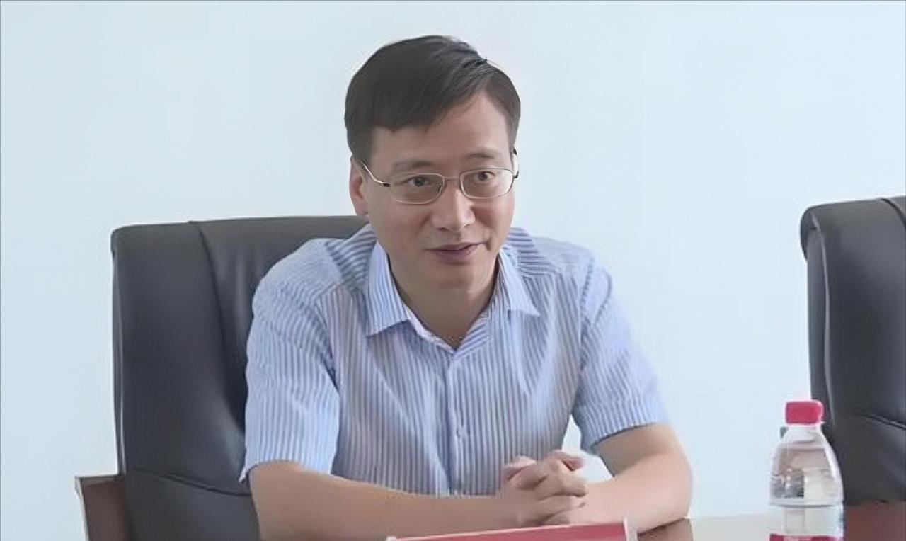 副县长马驱拉拢6名公职人员，组建