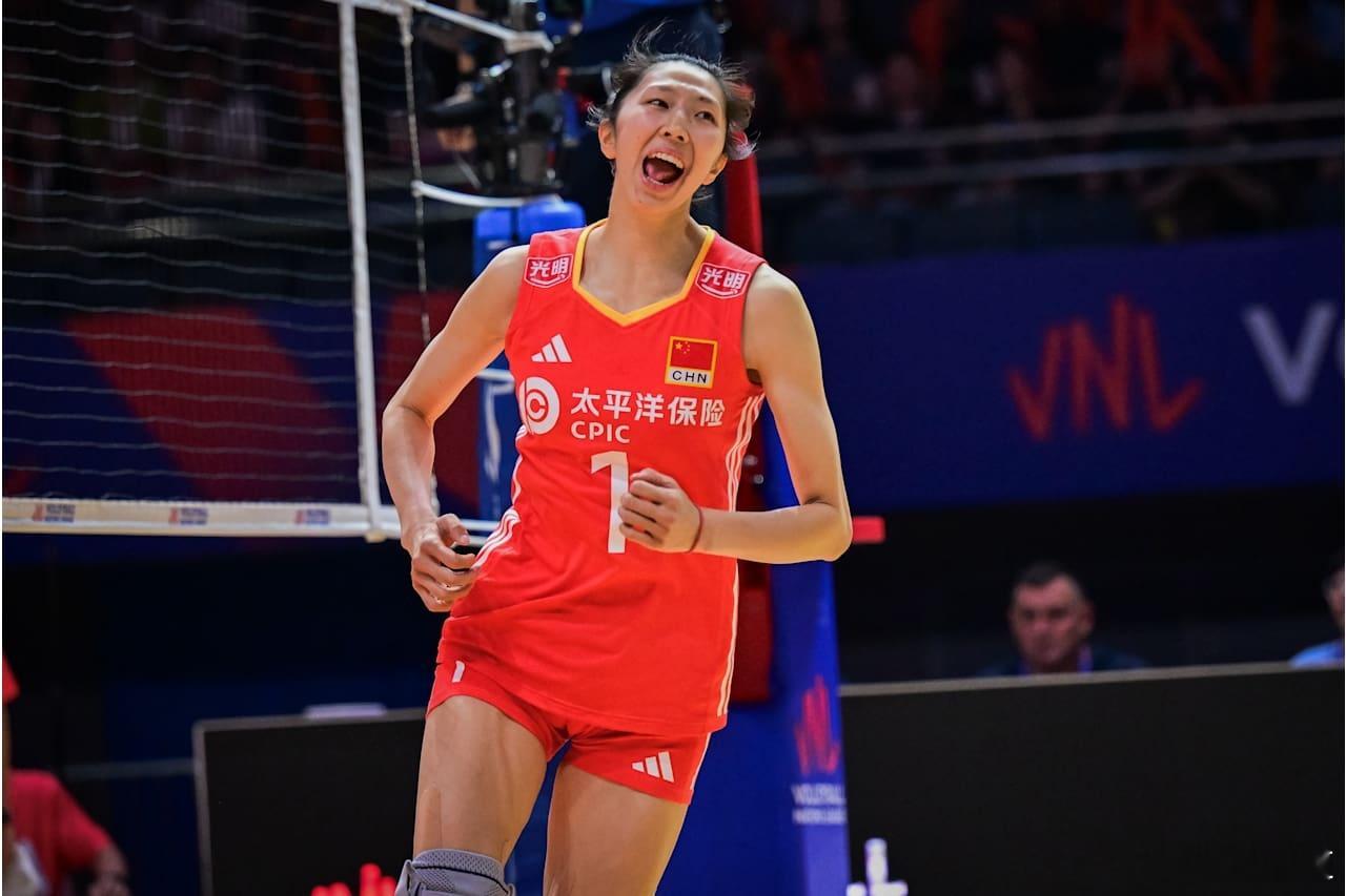 中国女排vs土耳其女排2025世界女排联赛牛X！狂救数个局点之后，瓜女居然逆转了