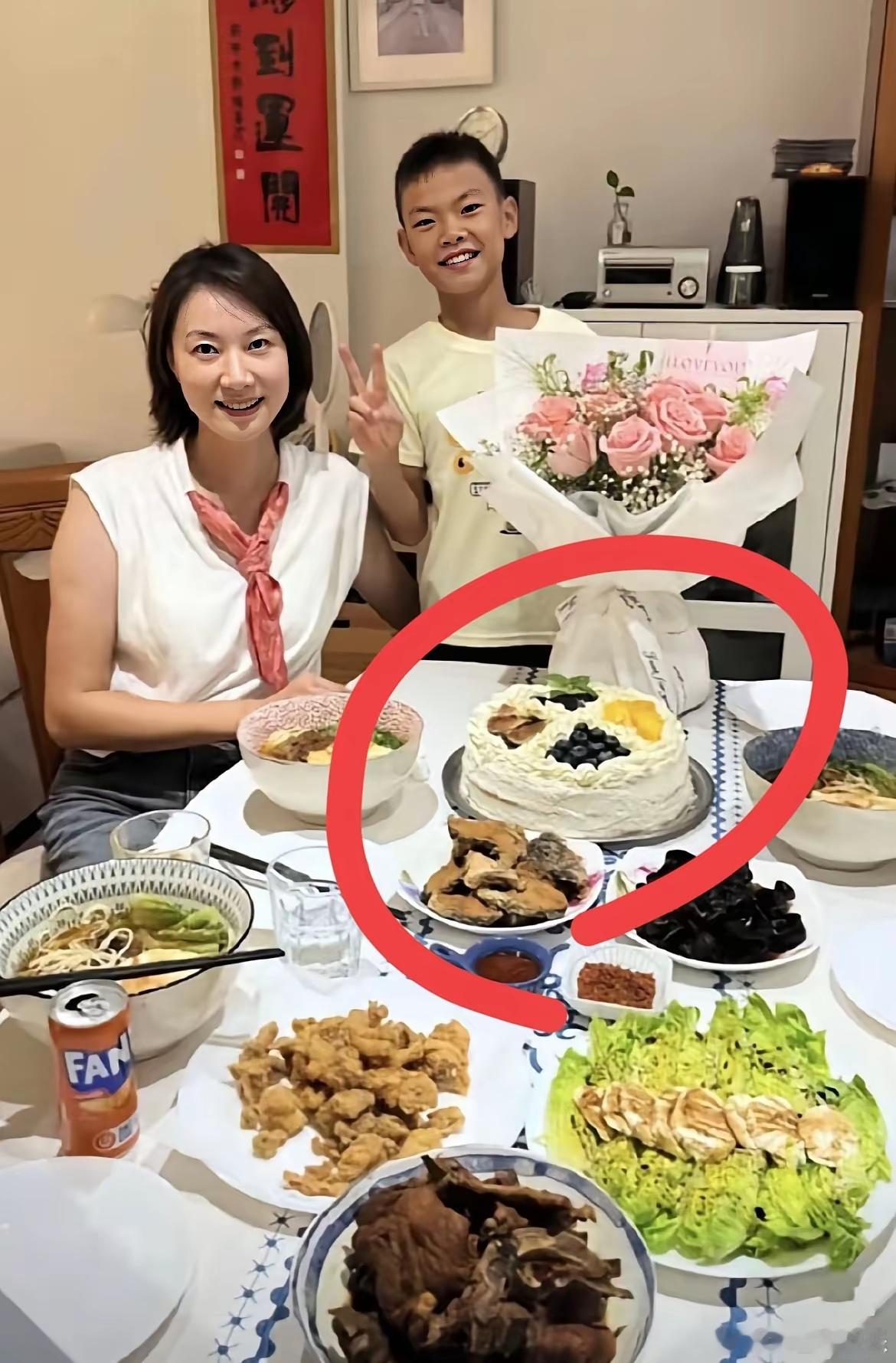 谢杏芳，值得吗？谢杏芳，今年45岁了，跟林丹结婚好多年了，这些年他们的感情挺不顺