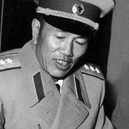 1961年，原沈阳军区司令邓华上将前往川西高原视察，路遇驻军第130师。师长董占