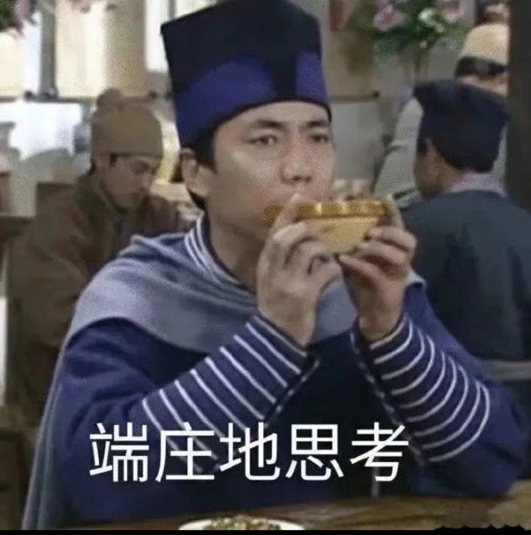 不把草根花挂嘴边了，把扶贫挂嘴边了[doge]他哥哥从草根变成爆发户了？靠的什么