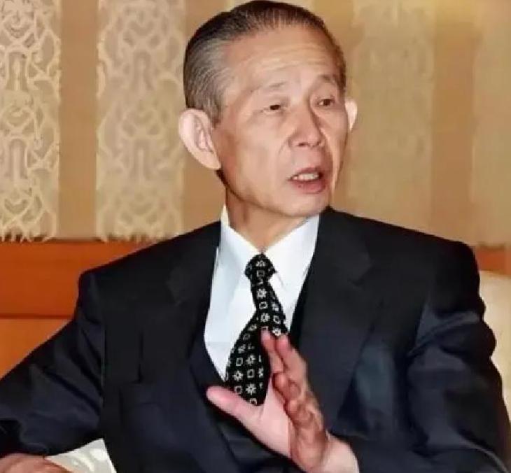 2008年，富豪王永庆不幸离世，子女们本以为是一场瓜分财富的狂欢，意外发现了父亲