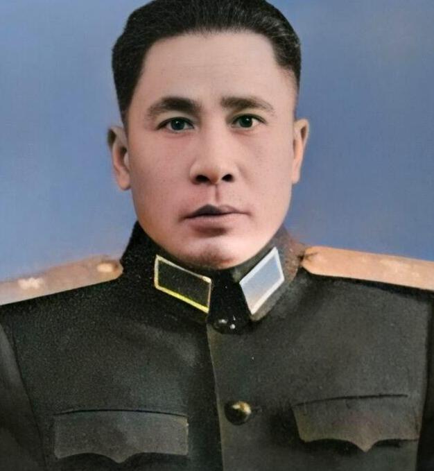 1957年，一位开国少将在垂钓时离奇身亡。由于死因扑朔迷离，军区首长立即下令成立