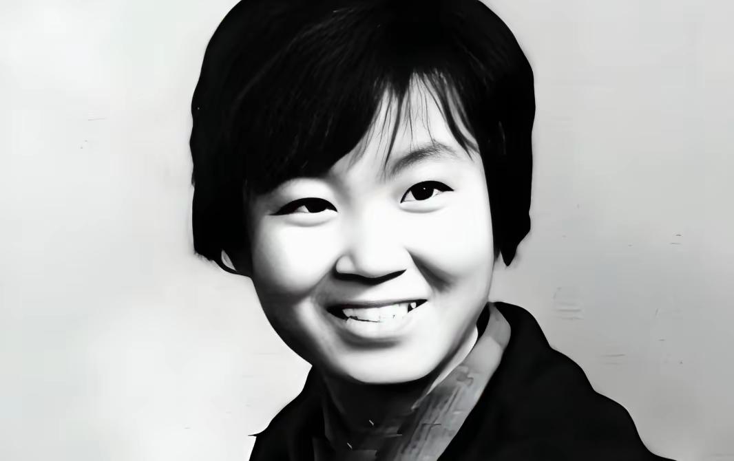 1974年4月，云南西双版纳东风农场，天压得低低的，眼看就要下瓢泼大雨。21