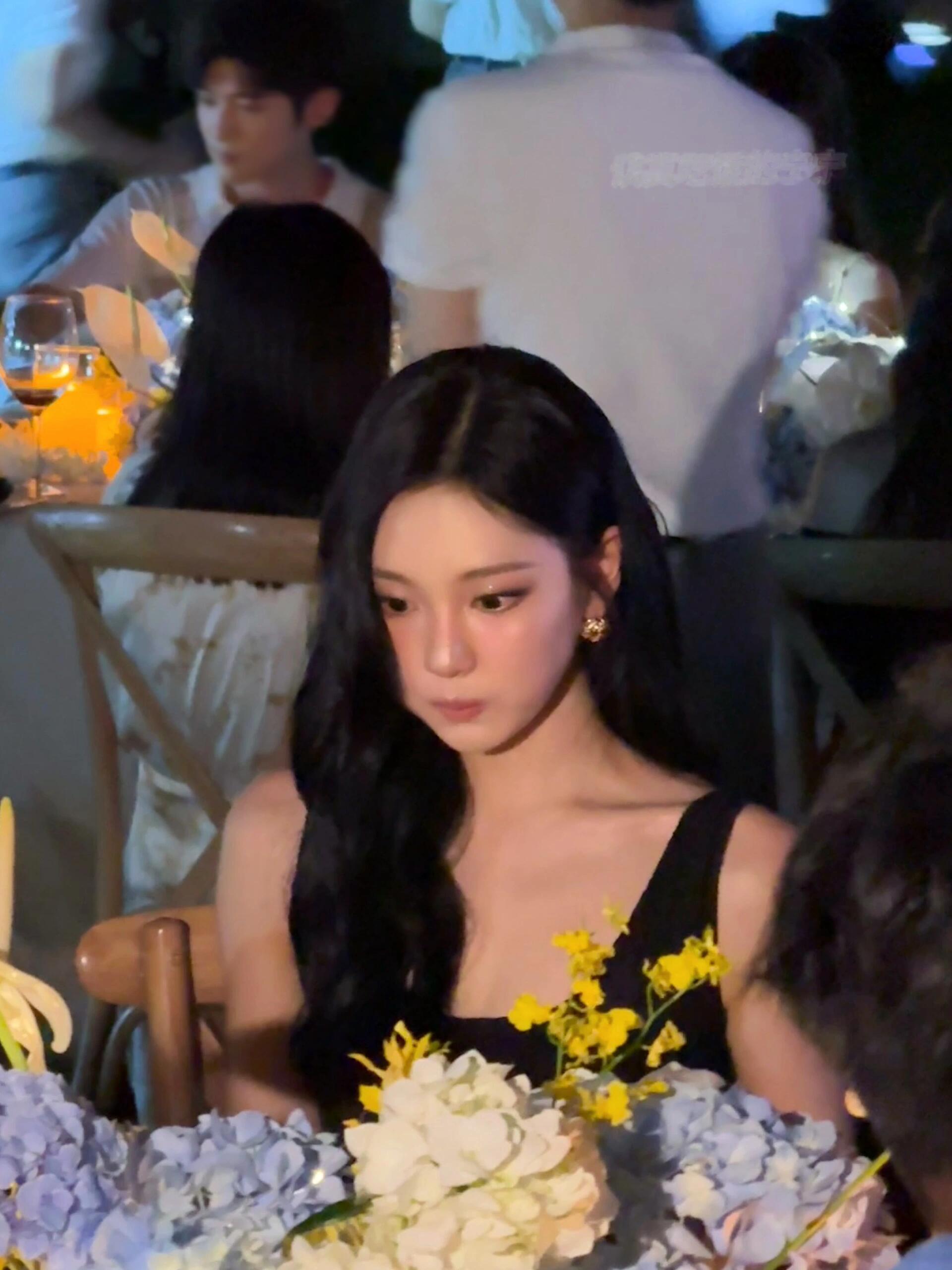 VOGUE晚宴宁艺卓VOGUE晚宴现场📷这个小宁宁就是这样的美丽​​​