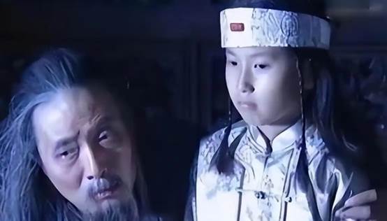 1864年11月，15岁的洪天贵福被押往刑场，沿途哭喊，百姓围观嘲笑，还往他身上