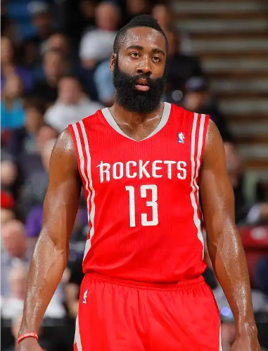 米切尔施压要求调整阵容&特别希望与哈登联手文中写道：“其实队在本赛季初被视为东