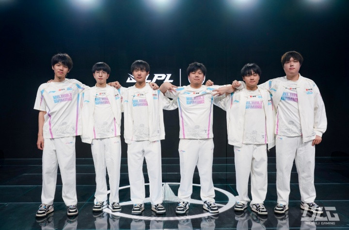 BLG超话热议商K事件: 以后直接改名夜店俱乐部得了 踢tabe是他不让去商k?