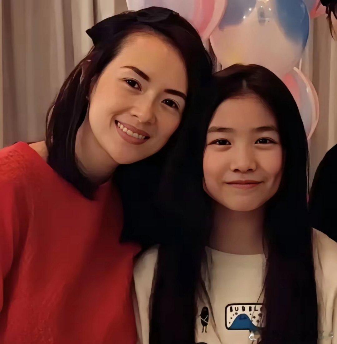 章子怡没有对小苹果不好的理由，因为她自己事业成功，不需要依靠汪峰的财富，也看不上