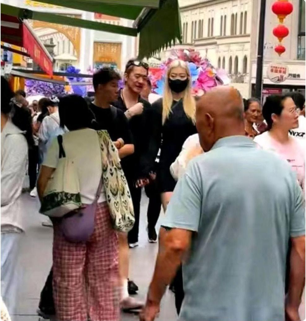 李梦与张隆甜蜜旅游！打破离婚传言，身材不错，还能回归国家队么
