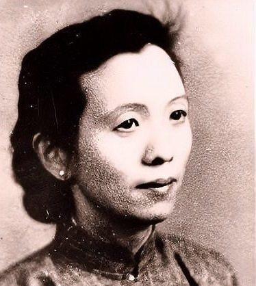 1949年，南京解放后，一位贵妇走到南京总统府前，对哨兵说道：“我是陈修良，我想