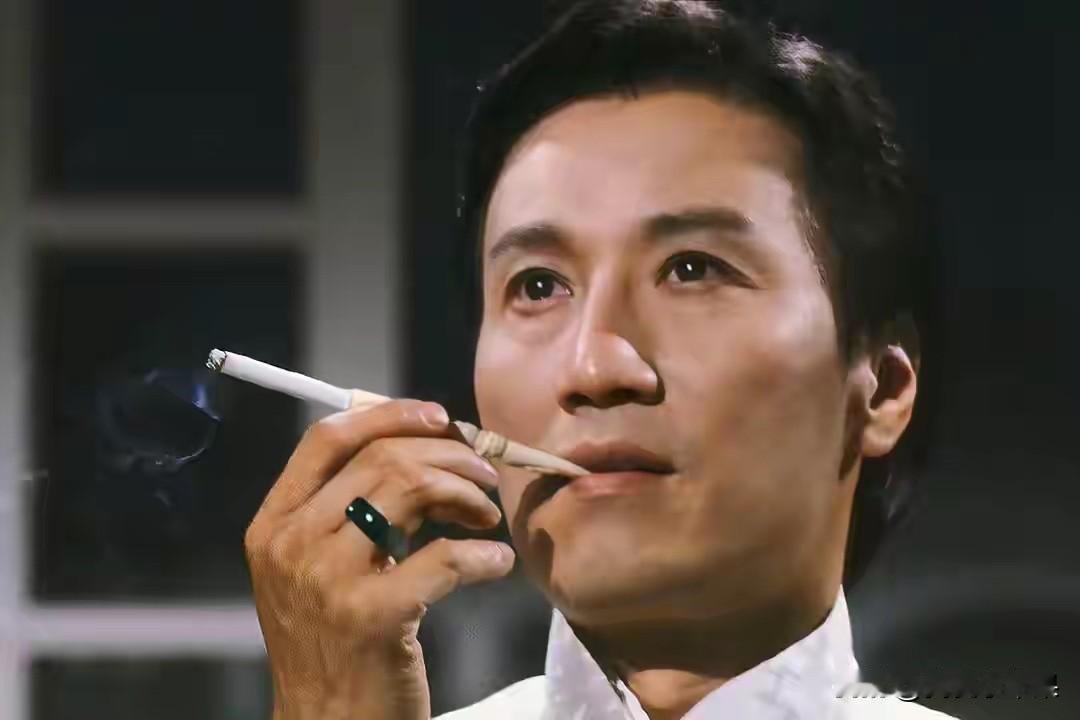 谢贤说：“如果说演戏对我有什么不好的影响的话，我觉得就是有段时间染上了赌钱的坏毛