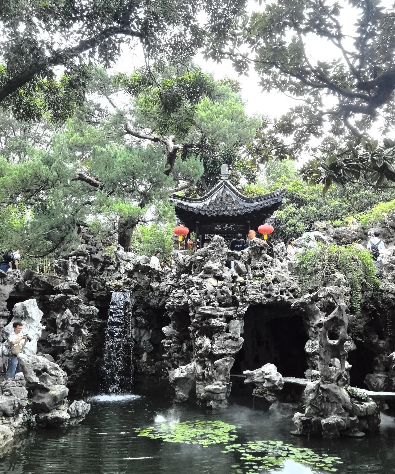今天，我去扬州的个园旅行，讲解员说个园是中国的四大名园之一。你信吗？讲解员还说