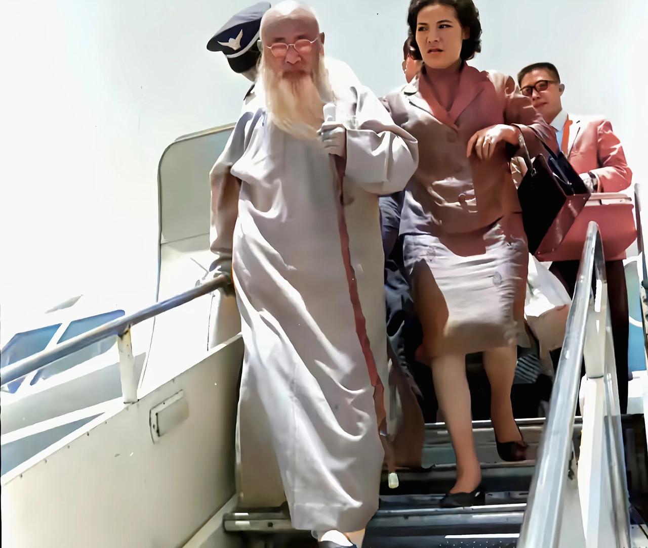 七十年代，七十挂零的张大千，携身材圆润气质优雅徐雯波抵达台北一九七〇年，年过七