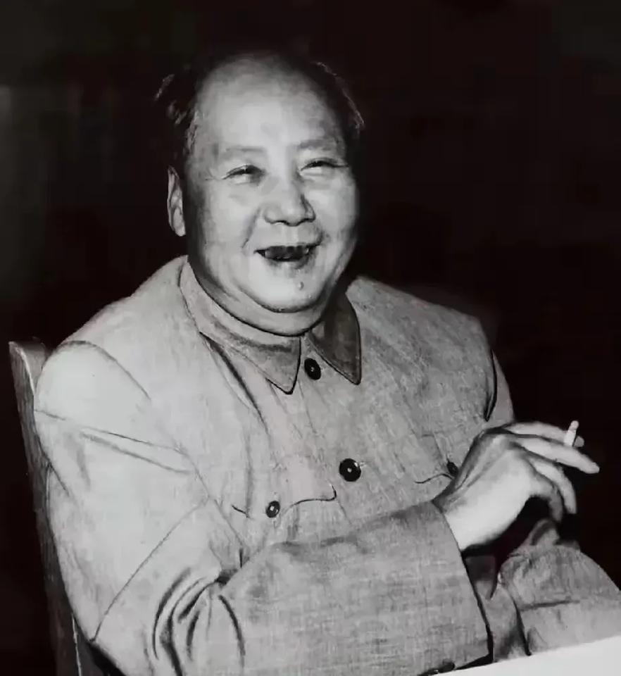 送行嘱咐东方欲晓，毛主席又一次走进了毛继生他们的房间，询问他们