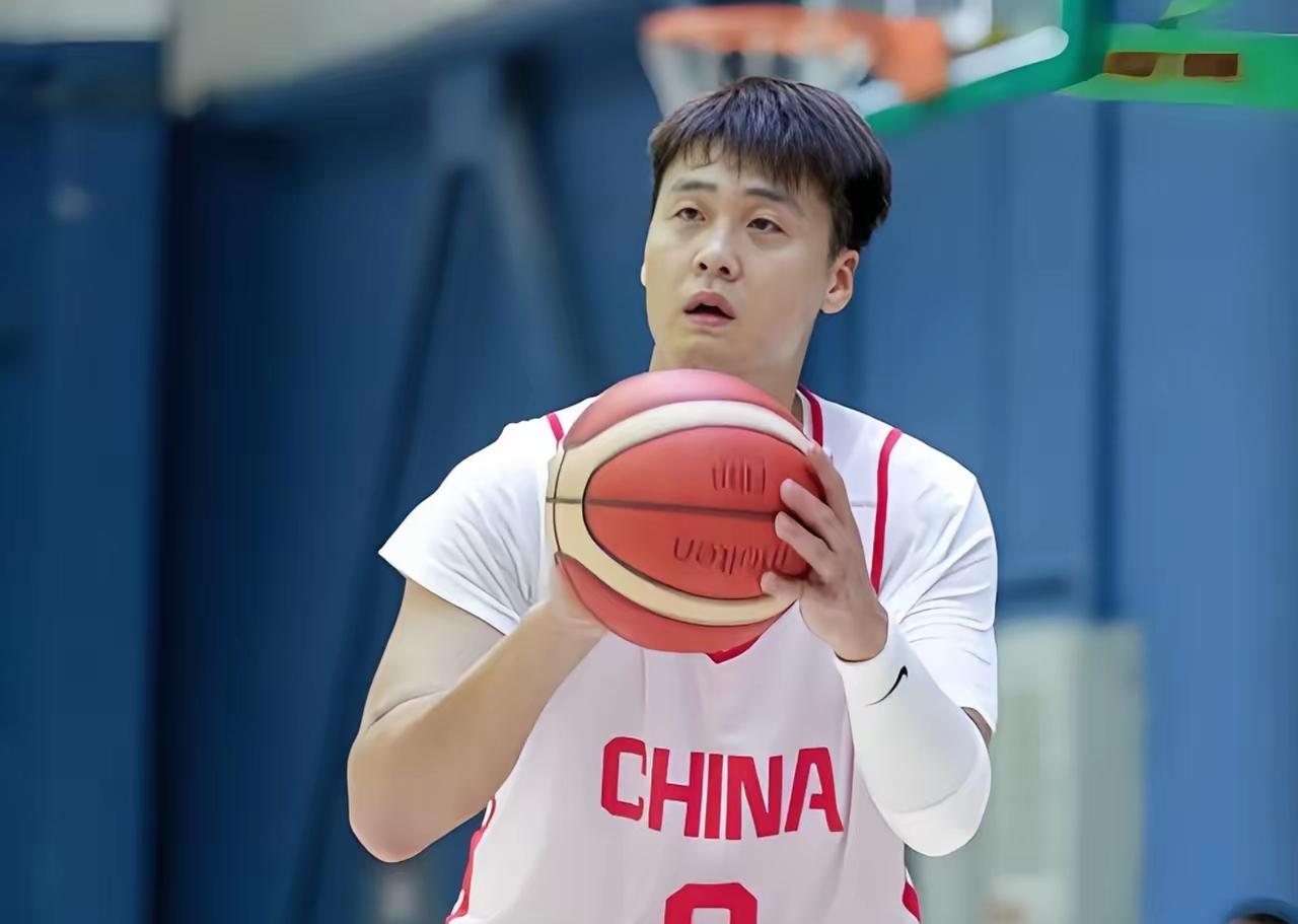 看透了！世预赛中国男篮要想赢日本队，以下3点必须做到：1.三分球投开，从前两场