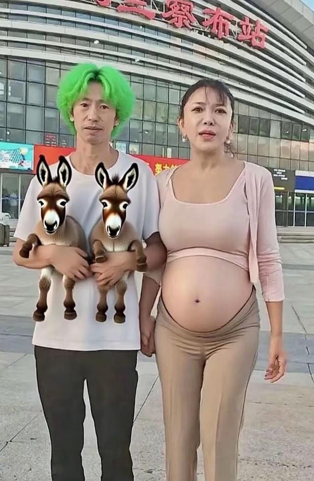 龚玥菲和庞麦郎自从官宣以后，网友们总在评论下面发些搞怪相片，不过龚玥菲也不生