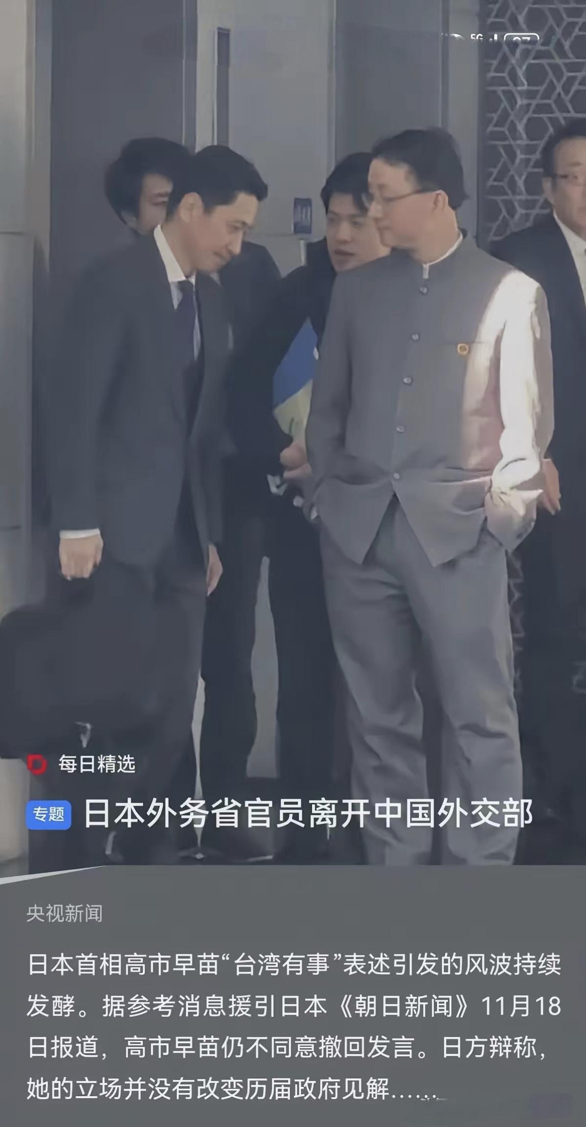 狗低下头暂时不咬人，只是在等机会咬人。狗不咬人，能叫狗吗？不咬人的狗，主人不是