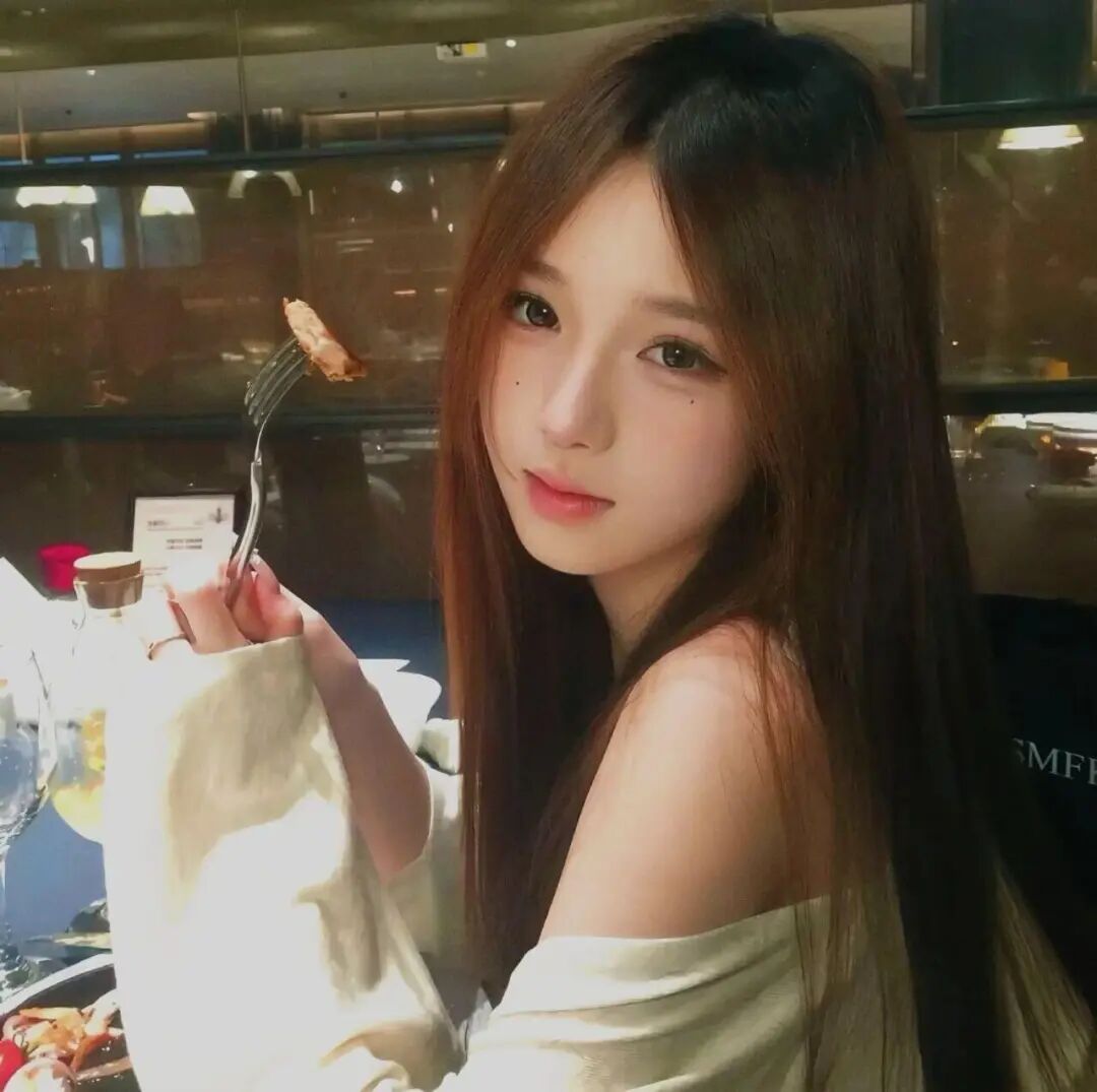 𝗪𝗲𝗖𝗵𝗮𝘁头像​​​‖女生头像‖氛围感‖优质女头‖小众高级​​