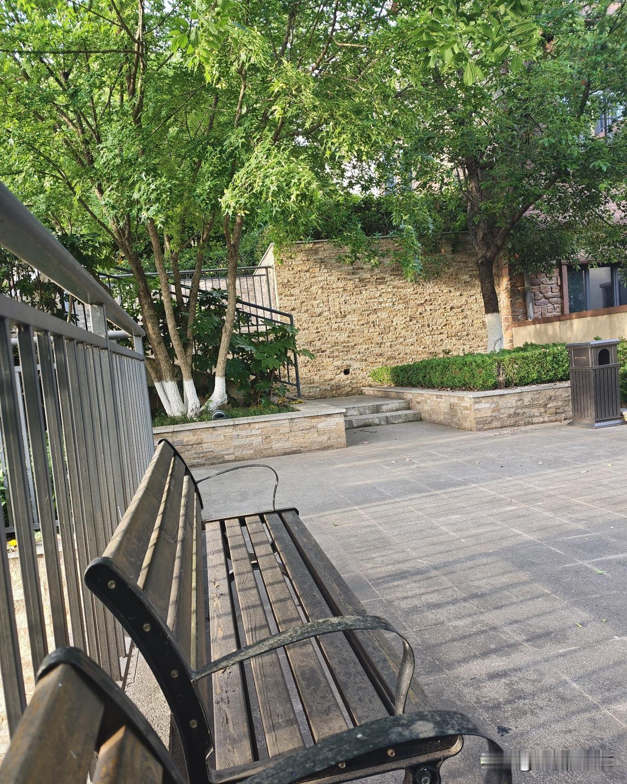 听完一位企业家的言论，我心里堵得慌，彻底看透了成年人婚姻的现实。今天下午4