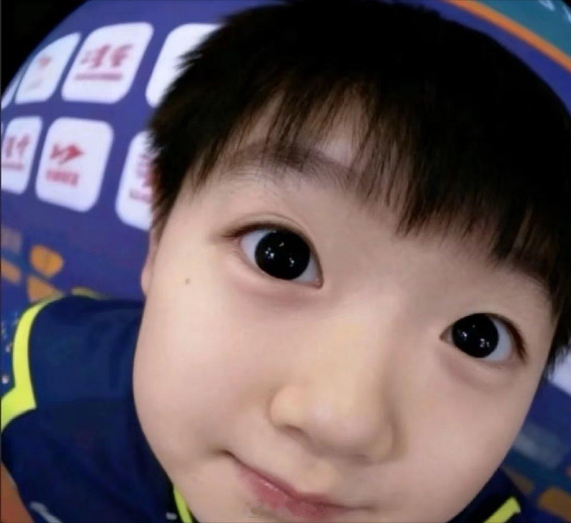 孙颖莎2026鲨骑马新形象都来看高露洁拍的新广，我的天啊，把我们世萌一莎莎的萌