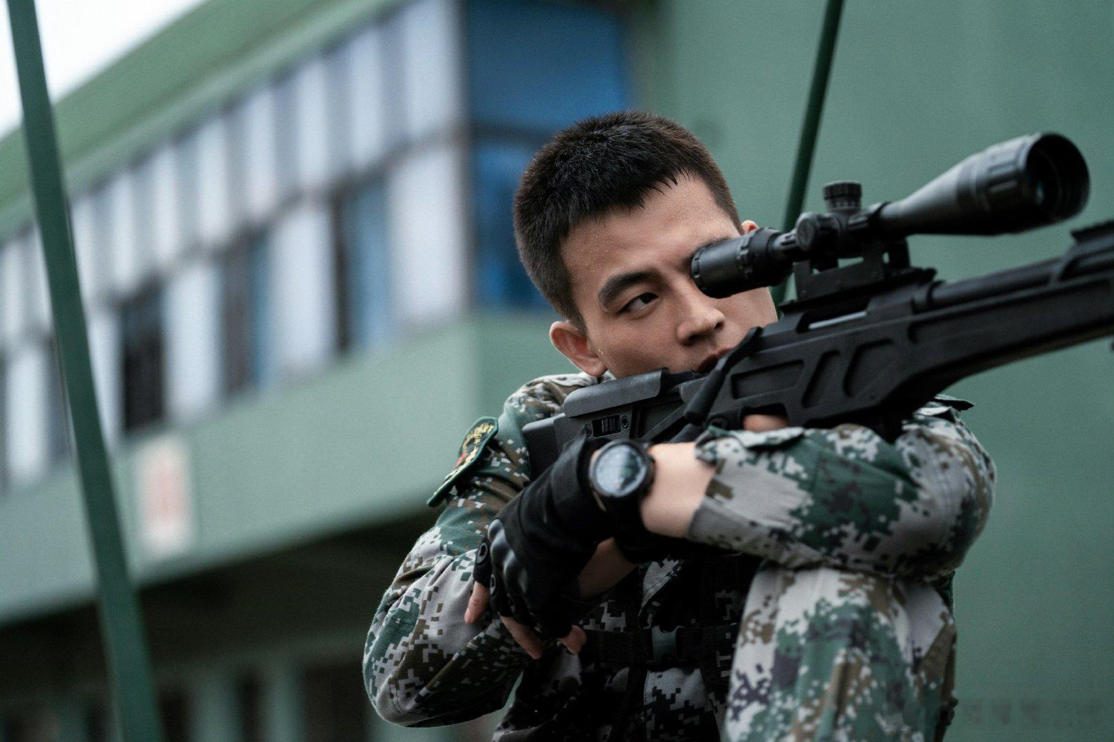 秦岚宣传欧豪兵自风中来秦岚宣传欧豪新剧秦岚宣传欧豪《兵自风中来》，绝对是娱乐圈最