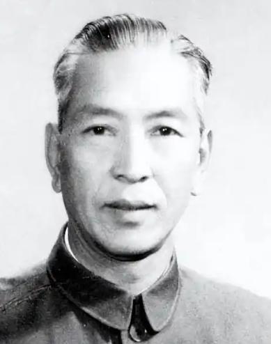 1969年，耿飚意外发现中国援阿尔巴尼亚的大量化肥被随意堆放在田间地头，任凭日晒