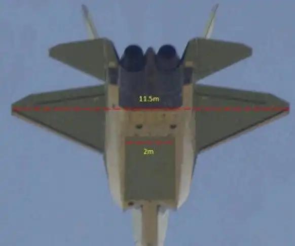 没有侧弹仓的歼-35优势可不少。首先在隐身性能上，没了侧弹仓就减少了机体表面