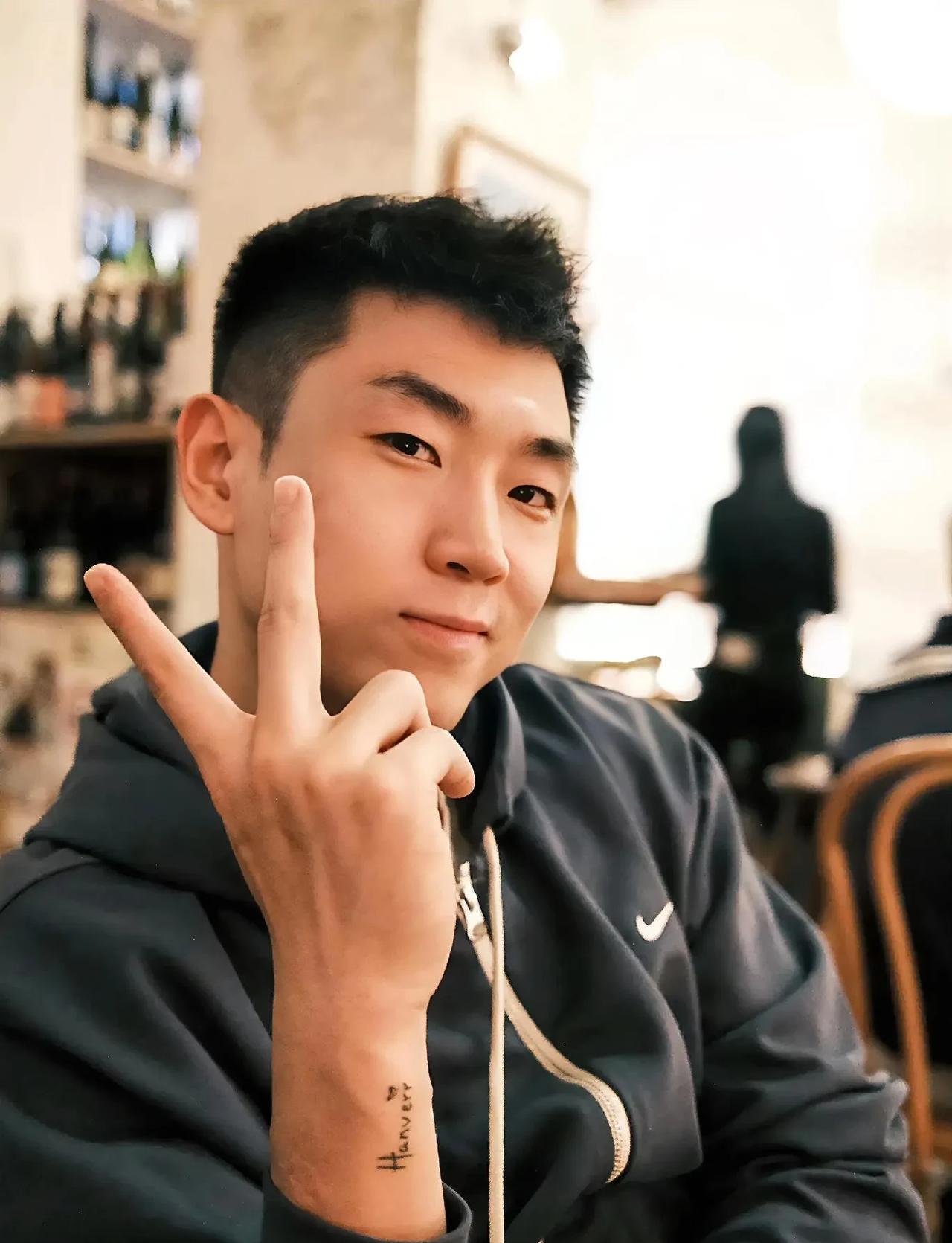 终于破案了，郭士强带上高诗岩不是因为关系好，而是高诗岩的防守，特别是抢断能